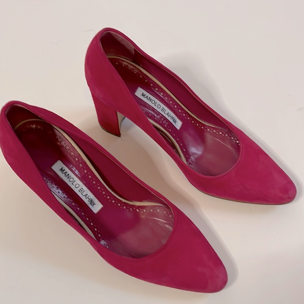 Manolo Blahnik
Tucciototo 90 Block-Heel Suede Pumps 38 pink